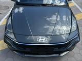 Hyundai Elantra 2024 года за 8 900 000 тг. в Караганда – фото 2