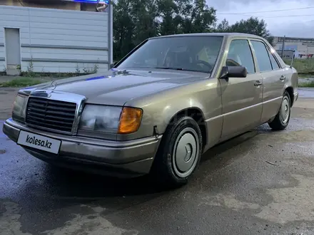 Mercedes-Benz E 200 1993 года за 1 750 000 тг. в Петропавловск – фото 2