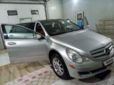 Mercedes-Benz R 350 2006 годаүшін5 600 000 тг. в Актобе – фото 2