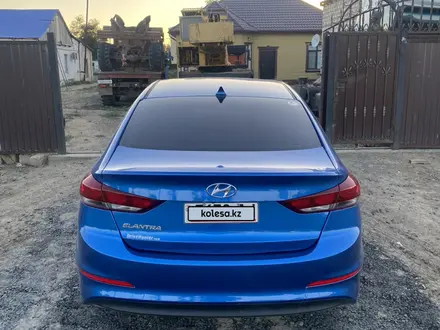 Hyundai Elantra 2018 года за 5 500 000 тг. в Атырау