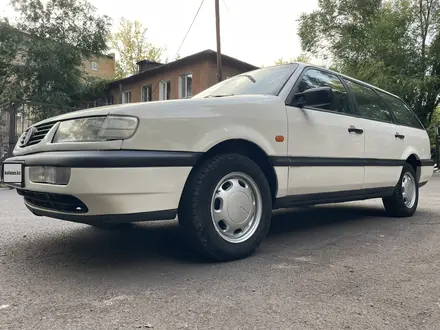 Volkswagen Passat 1995 года за 2 699 999 тг. в Караганда