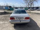 Mercedes-Benz E 230 1995 года за 2 200 000 тг. в Караганда – фото 5