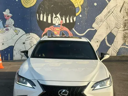 Lexus ES 350 2020 года за 27 000 000 тг. в Алматы