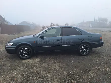 Toyota Camry 1996 года за 3 600 000 тг. в Семей – фото 2