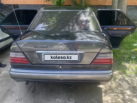 Mercedes-Benz E 220 1993 года за 2 000 000 тг. в Тараз – фото 11