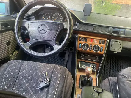 Mercedes-Benz E 220 1993 года за 2 000 000 тг. в Тараз – фото 9