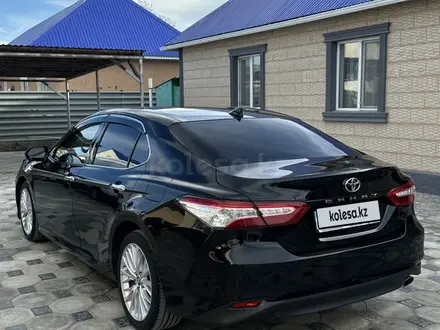 Toyota Camry 2019 года за 15 000 000 тг. в Атырау – фото 6