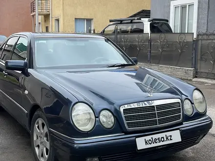 Mercedes-Benz E 280 1998 года за 3 500 000 тг. в Алматы