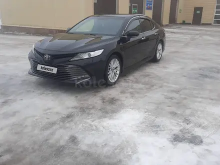 Toyota Camry 2018 года за 14 500 000 тг. в Рудный – фото 2