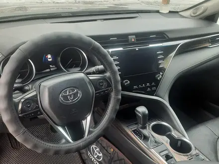 Toyota Camry 2018 года за 14 500 000 тг. в Рудный – фото 10