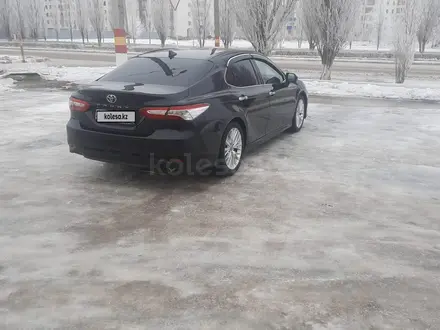 Toyota Camry 2018 года за 14 500 000 тг. в Рудный – фото 3