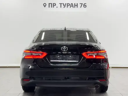 Toyota Camry 2023 года за 19 850 000 тг. в Астана – фото 4