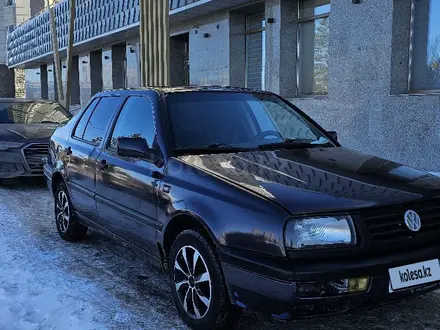 Volkswagen Vento 1992 года за 1 600 000 тг. в Астана – фото 4