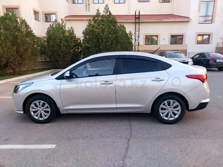 Hyundai Accent 2022 года за 8 000 000 тг. в Актау – фото 2