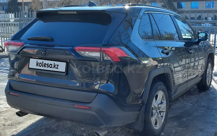 Toyota RAV4 2021 года за 18 300 000 тг. в Усть-Каменогорск