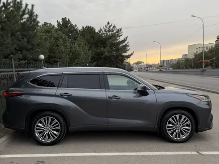 Toyota Highlander 2023 года за 33 000 000 тг. в Алматы – фото 4