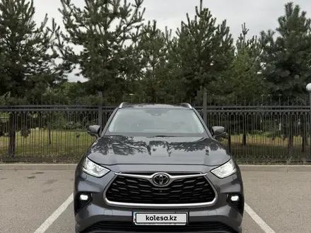 Toyota Highlander 2023 года за 33 000 000 тг. в Алматы – фото 2