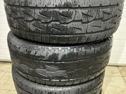 Шины Bridgestone Dueler AT 265/65R17 за 100 000 тг. в Уральск