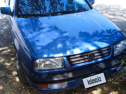 Volkswagen Vento 1993 года за 750 000 тг. в Шымкент