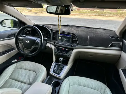 Hyundai Elantra 2017 года за 5 000 000 тг. в Актау – фото 4