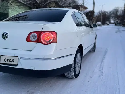 Volkswagen Passat 2010 года за 5 000 000 тг. в Алматы – фото 13