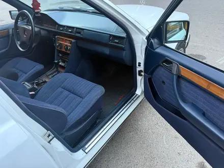 Mercedes-Benz E 230 1992 года за 2 150 000 тг. в Алматы – фото 27