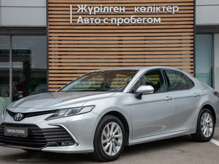 Toyota Camry 2023 года за 16 200 000 тг. в Алматы
