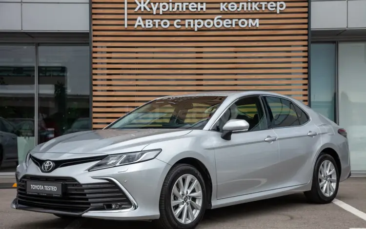 Toyota Camry 2023 года за 16 200 000 тг. в Алматы