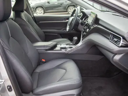 Toyota Camry 2023 года за 16 200 000 тг. в Алматы – фото 15