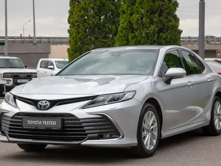 Toyota Camry 2023 года за 16 200 000 тг. в Алматы – фото 2