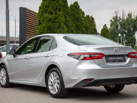 Toyota Camry 2023 года за 16 200 000 тг. в Алматы – фото 3