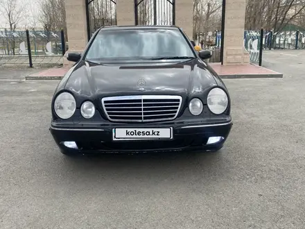 Mercedes-Benz E 240 2001 года за 4 300 000 тг. в Аральск