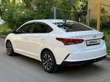 Hyundai Accent 2023 годаfor8 300 000 тг. в Алматы – фото 2