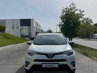 Toyota RAV4 2017 года за 13 900 000 тг. в Павлодар