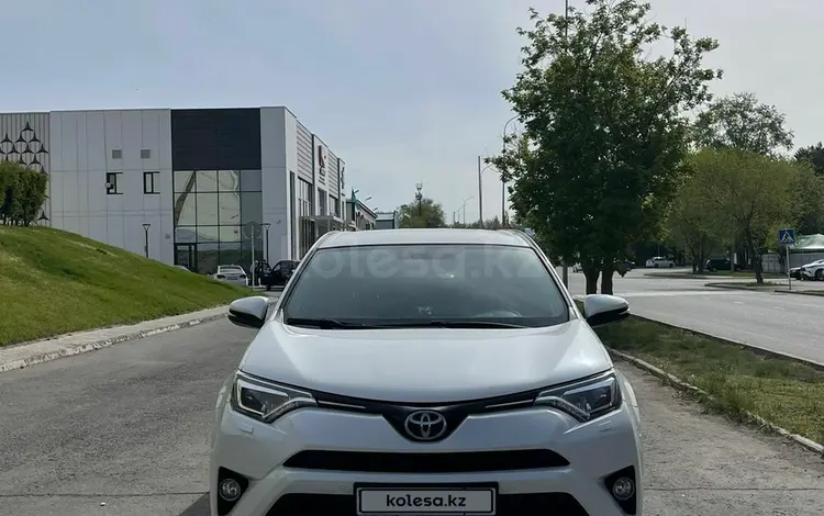 Toyota RAV4 2017 года за 13 900 000 тг. в Павлодар