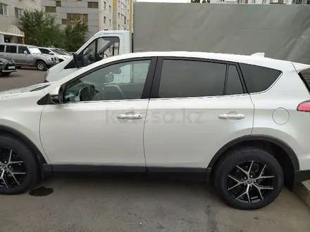 Toyota RAV4 2017 года за 13 900 000 тг. в Павлодар – фото 18