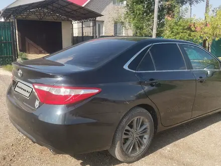 Toyota Camry 2017 года за 6 700 000 тг. в Актобе – фото 9