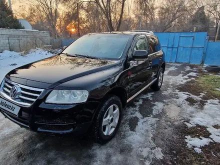 Volkswagen Touareg 2006 года за 5 700 000 тг. в Алматы