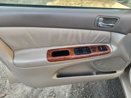 Toyota Camry 2003 года за 5 300 000 тг. в Семей – фото 16