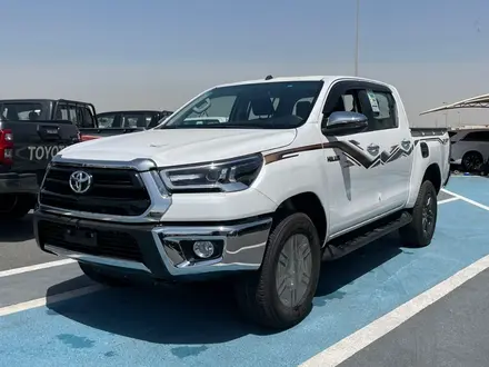 Toyota Hilux 2024 года за 19 500 000 тг. в Актау