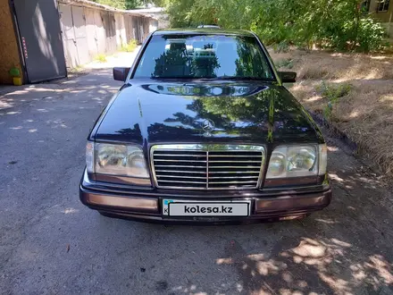 Mercedes-Benz E 280 1994 года за 4 200 000 тг. в Шымкент