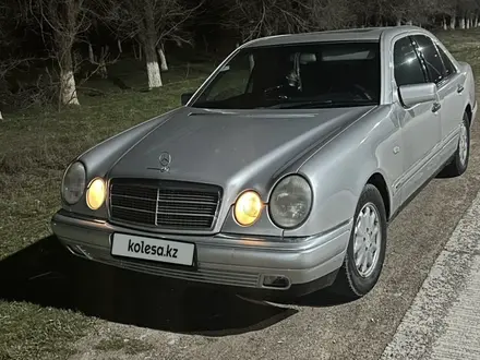 Mercedes-Benz E 230 1996 года за 2 300 000 тг. в Туркестан – фото 2