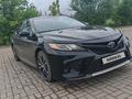 Toyota Camry 2019 года за 12 500 000 тг. в Актобе – фото 2