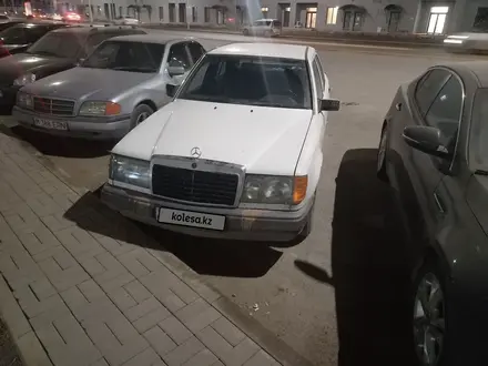 Mercedes-Benz E 300 1992 года за 950 000 тг. в Астана