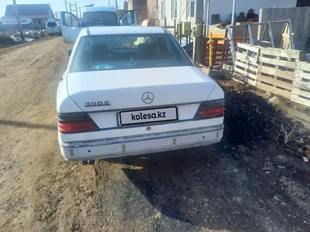 Mercedes-Benz E 300 1992 года за 950 000 тг. в Астана – фото 2