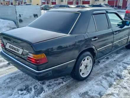 Mercedes-Benz E 220 1993 года за 1 400 000 тг. в Петропавловск – фото 5