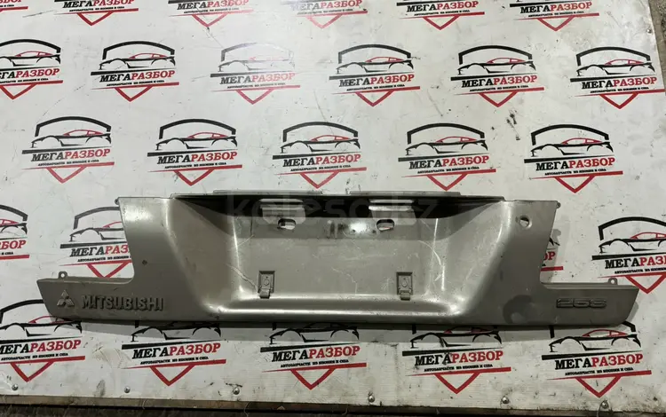 Накладка на крышку багажника середина MITSUBISHI DIAMANTE за 15 000 тг. в Астана