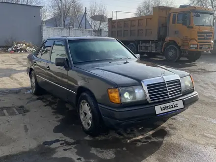 Mercedes-Benz E 220 1993 года за 1 500 000 тг. в Алматы