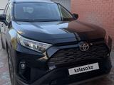 Toyota RAV4 2024 года за 17 000 000 тг. в Атырау