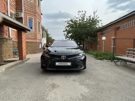 Toyota Camry 2019 года за 14 500 000 тг. в Атырау